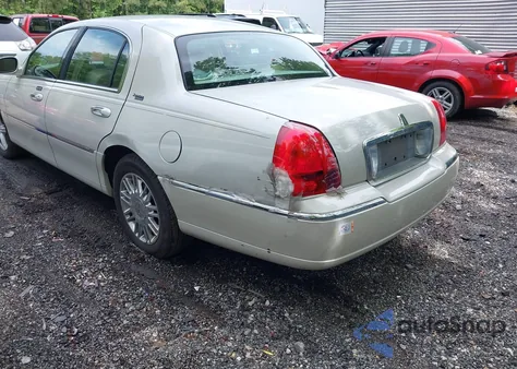 2006 Lincoln Town Car Signature Limited из США, поврежденный, VIN 1LNHM82V26Y619302